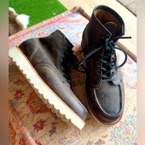 Carbon Men’s Shoe in Grey Suede!!